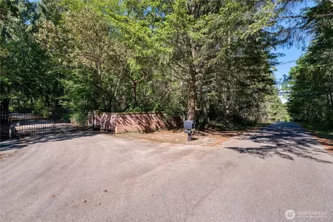 20116 9th St SW, Lakebay, WA 98349