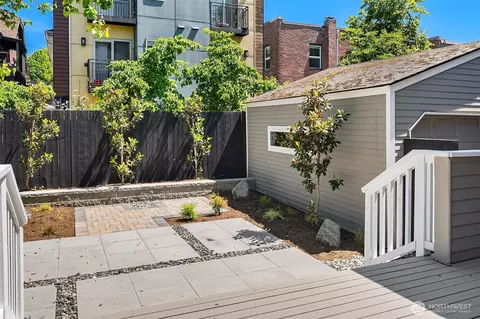 Exterior - 746 Broadway E, Seattle, WA 98102 photo 4 of 5