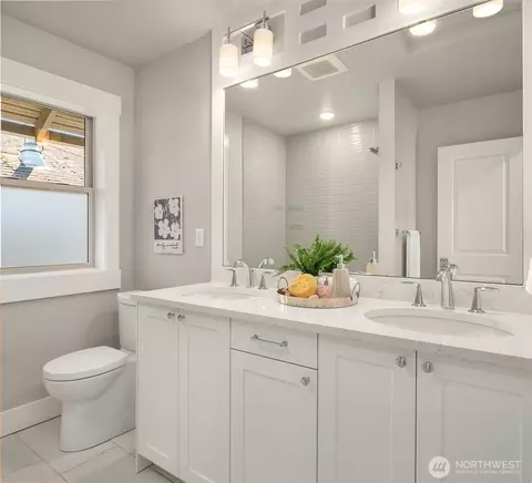 Bath - 746 Broadway E, Seattle, WA 98102 photo 4 of 4