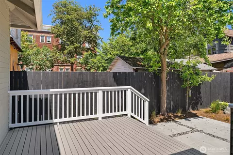 Exterior - 746 Broadway E, Seattle, WA 98102 photo 3 of 5