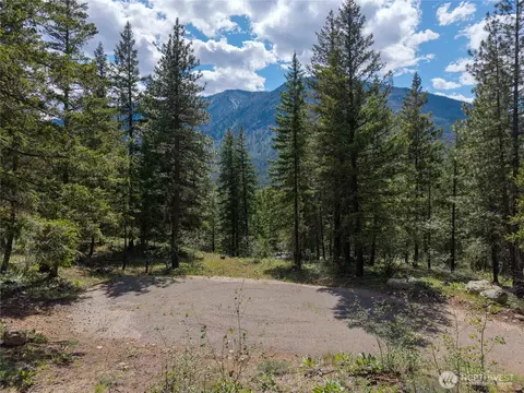 6 Homestead Rd, Winthrop, WA 98862