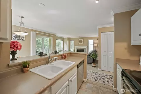 31500 33rd Pl SW #C204, Federal Way, WA 98023