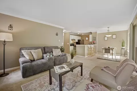 31500 33rd Pl SW #C204, Federal Way, WA 98023