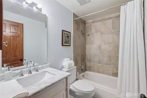 Bath - 3016 51st Pl SW, Everett, WA 98203 photo 2 of 3