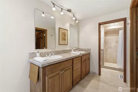 Bath - 3016 51st Pl SW, Everett, WA 98203 photo 1 of 3