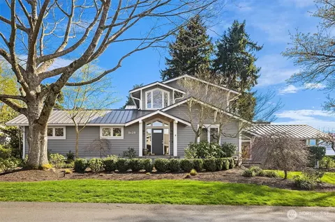 8429 NE 7th St, Medina, WA 98039