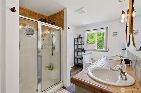 Bath - 14005 Cedar Ct, Sultan, WA 98294 photo 2 of 3