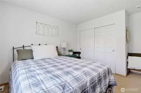 Bedroom - 14005 Cedar Ct, Sultan, WA 98294 photo 5 of 8
