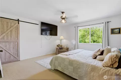 Bedroom - 14005 Cedar Ct, Sultan, WA 98294 photo 6 of 8