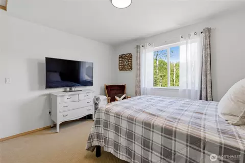 Bedroom - 14005 Cedar Ct, Sultan, WA 98294 photo 4 of 8