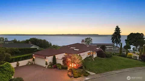 812 S Marine Hills Way, Federal Way, WA 98003