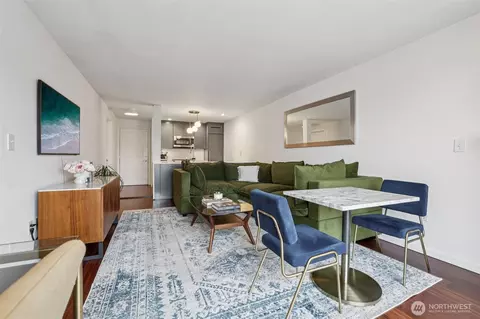 520 2nd Ave W #409, Seattle, WA 98119