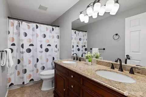 Bath - 2525 149th Ct SE, Mill Creek, WA 98012 photo 3 of 4