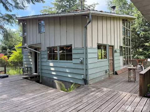 1114 E Madrona Blvd NW, Lakebay, WA 98349