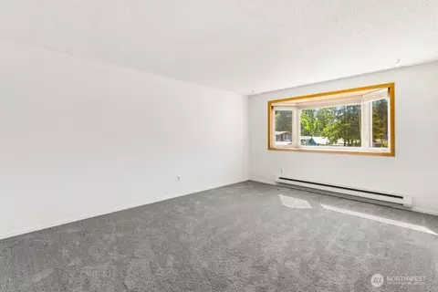 Living - 15406 24th Ave E, Tacoma, WA 98445 photo 2 of 8