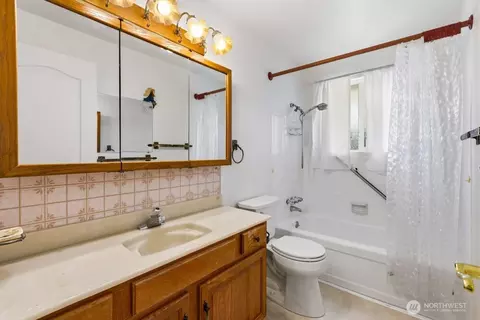 Bath - 15406 24th Ave E, Tacoma, WA 98445 photo 1 of 2