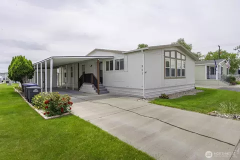 2240 W Broadway Ave #221, Moses Lake, WA 98837