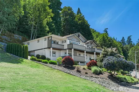 407 Vanderlin Dr, Camano Island, WA 98282