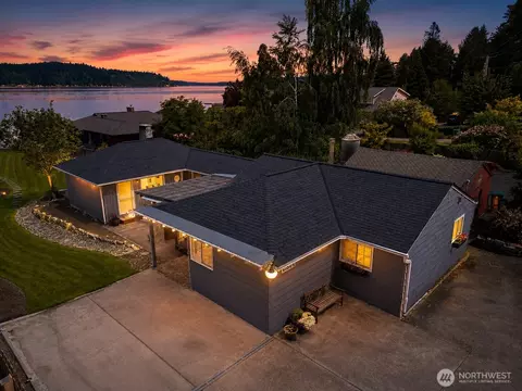 3262 Beach Dr E, Port Orchard, WA 98366