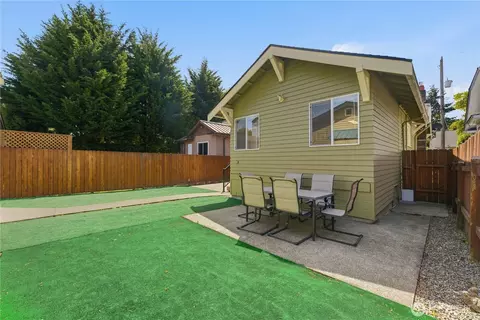 Exterior - 710 N 68th St, Seattle, WA 98103 photo 4 of 8