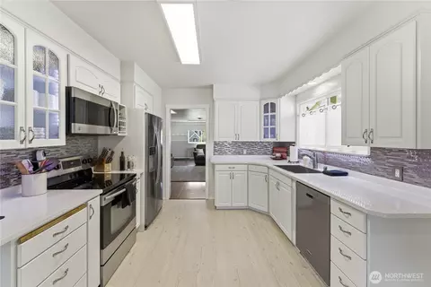 Kitchen - 710 N 68th St, Seattle, WA 98103 photo 3 of 4