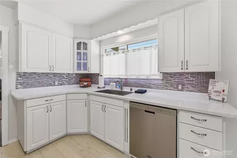 Kitchen - 710 N 68th St, Seattle, WA 98103 photo 4 of 4