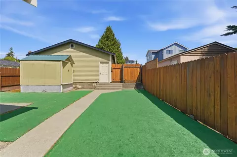 Exterior - 710 N 68th St, Seattle, WA 98103 photo 3 of 8