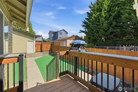 Exterior - 710 N 68th St, Seattle, WA 98103 photo 2 of 8