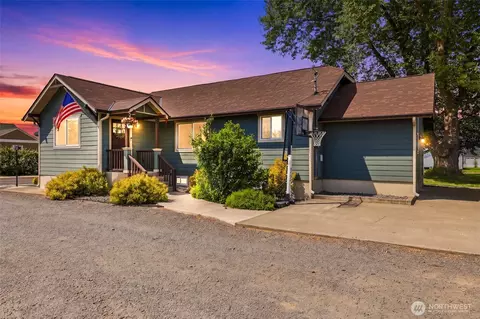 428 SW 12th St, College Place, WA 99324
