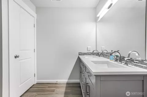 Bath - 205 Roberts St NE, Orting, WA 98360 photo 3 of 4