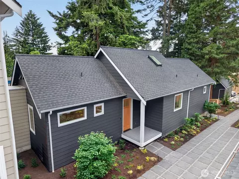 11737 40th Ave NE #B, Seattle, WA 98125