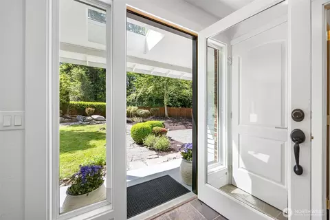 Entry Way - 121 W Winesap Rd, Bothell, WA 98012 photo 1 of 2