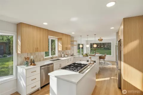 Kitchen - 121 W Winesap Rd, Bothell, WA 98012 photo 2 of 4