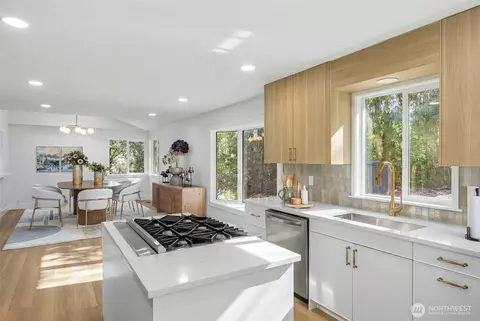 Kitchen - 121 W Winesap Rd, Bothell, WA 98012 photo 4 of 4