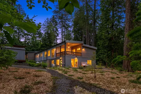9720 NE Lofgren Rd, Bainbridge Island, WA 98110