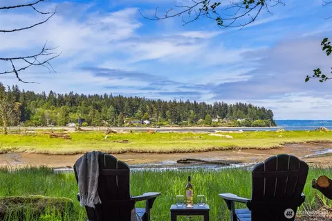9720 NE Lofgren Rd, Bainbridge Island, WA 98110