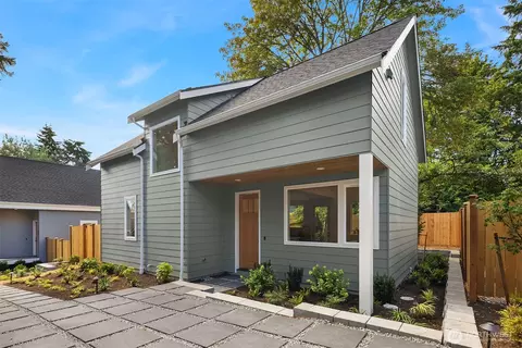 11739 40th Ave NE #C, Seattle, WA 98125