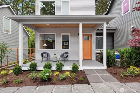 11739 40th Ave NE #B, Seattle, WA 98125