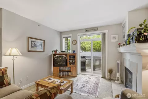 Living - 15300 112th Ave NE #A204, Bothell, WA 98011 photo 3 of 4