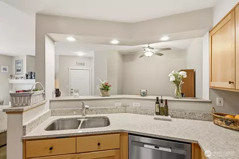Kitchen - 15300 112th Ave NE #A204, Bothell, WA 98011 photo 4 of 5