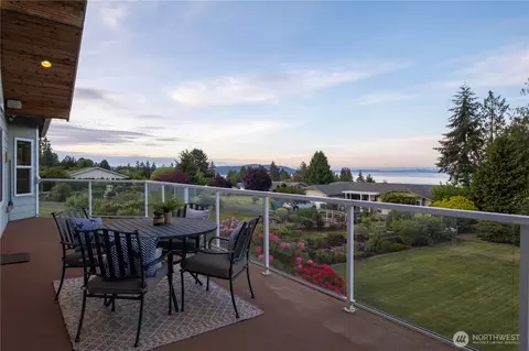 8151 E Seaview Dr, Port Orchard, WA 98366