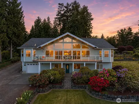 8151 E Seaview Dr, Port Orchard, WA 98366