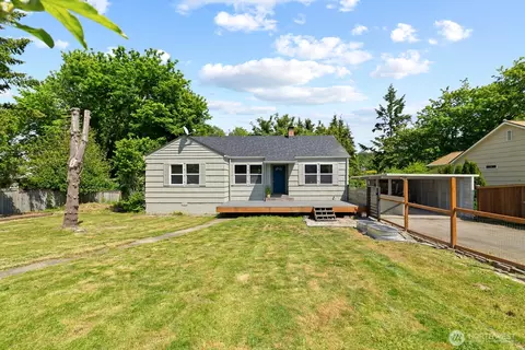 307 4th St, Steilacoom, WA 98388