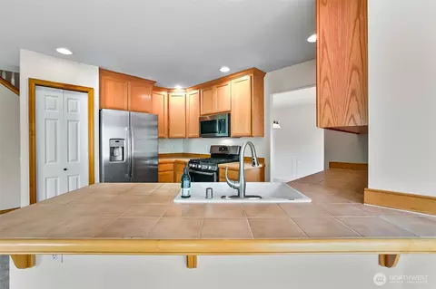 Kitchen - 18410 11th Dr SE, Bothell, WA 98012 photo 4 of 4