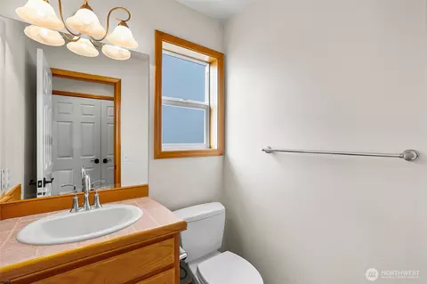 Bath - 18410 11th Dr SE, Bothell, WA 98012 photo 1 of 4