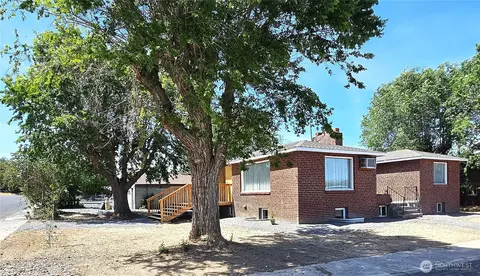 134 4th Ave SE, Soap Lake, WA 98851