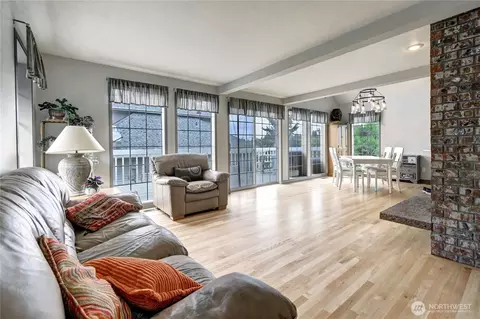 Living - 4914 Dover St, Everett, WA 98203 photo 2 of 5