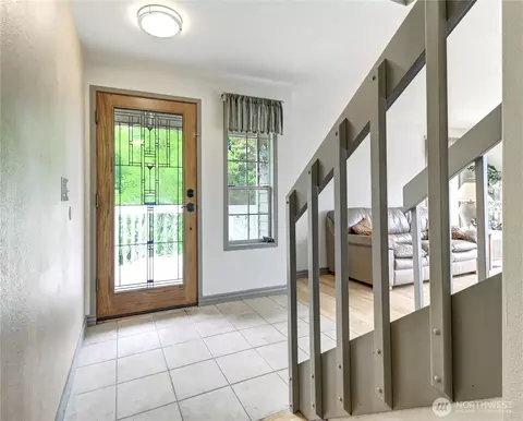 Entry Way - 4914 Dover St, Everett, WA 98203 photo 1 of 2