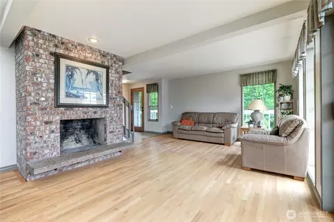 Living - 4914 Dover St, Everett, WA 98203 photo 1 of 5
