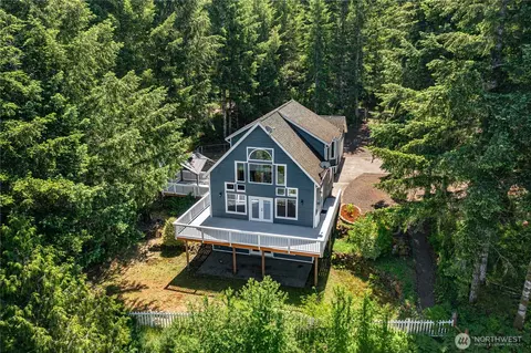 110 E Glacier Crest Rd, Grapeview, WA 98546